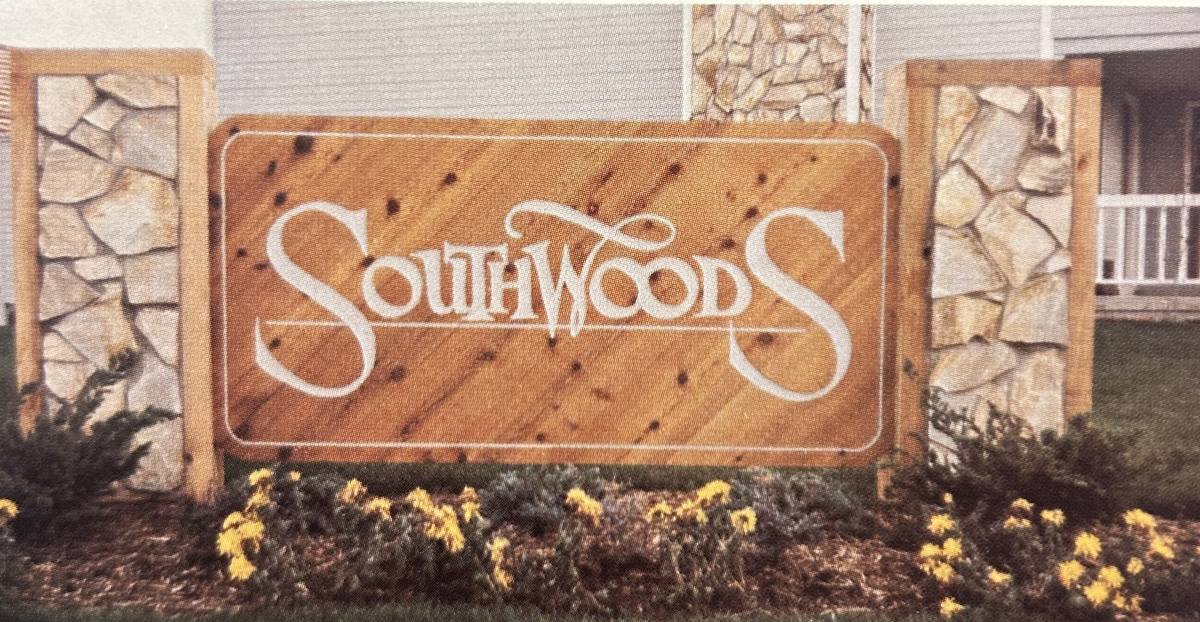 Southwoods residential community entrance sign, Des Moines area